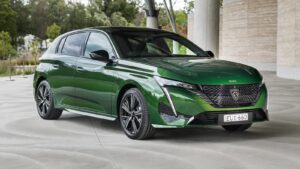 Peugeot P5 308 Hatch: green front angle
