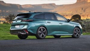 Peugeot P5 308 Wagon: blue rear quarter