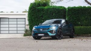 2023 Peugeot P54 408: blue front angle